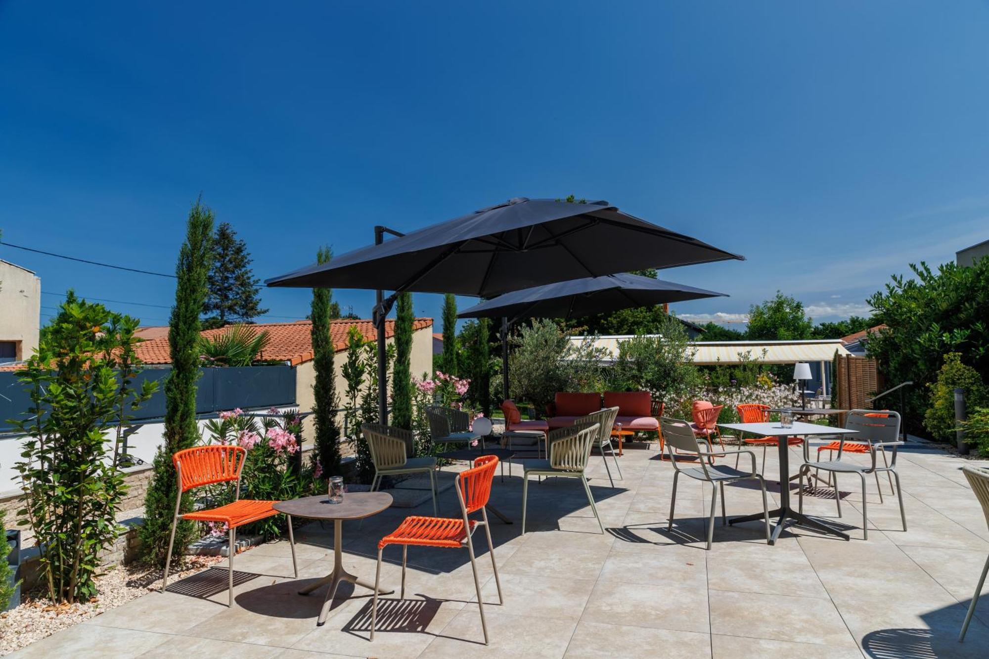 The Originals Boutique, Hotel Le Pariou, Исуар Екстериор снимка